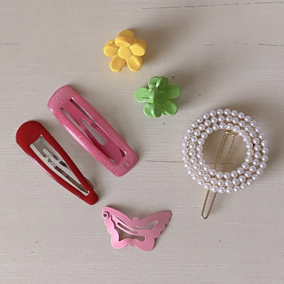 Brandy Melville Accessories - Y2k Urban Outfitters Brandy Melville assorted baguette and butterfly hair clips